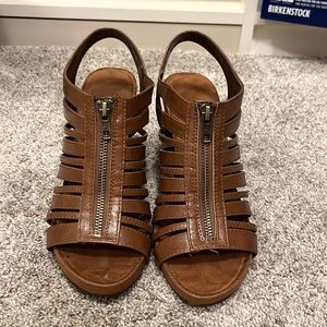 Women’s wedge sandals